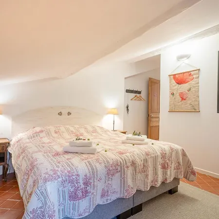 Holiday home Family House For Rent In Roussillon Solandra