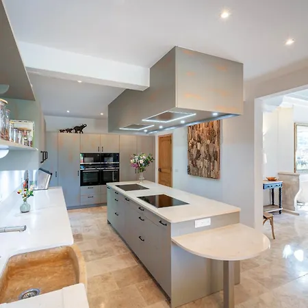 Family House For Rent In Roussillon Solandra * Roussillon (Vaucluse)